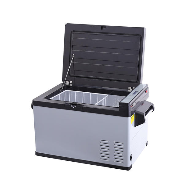 How does the rechargeable car refrigerator maintain a consistent temperature even in varying external conditions, such as extreme heat or cold?